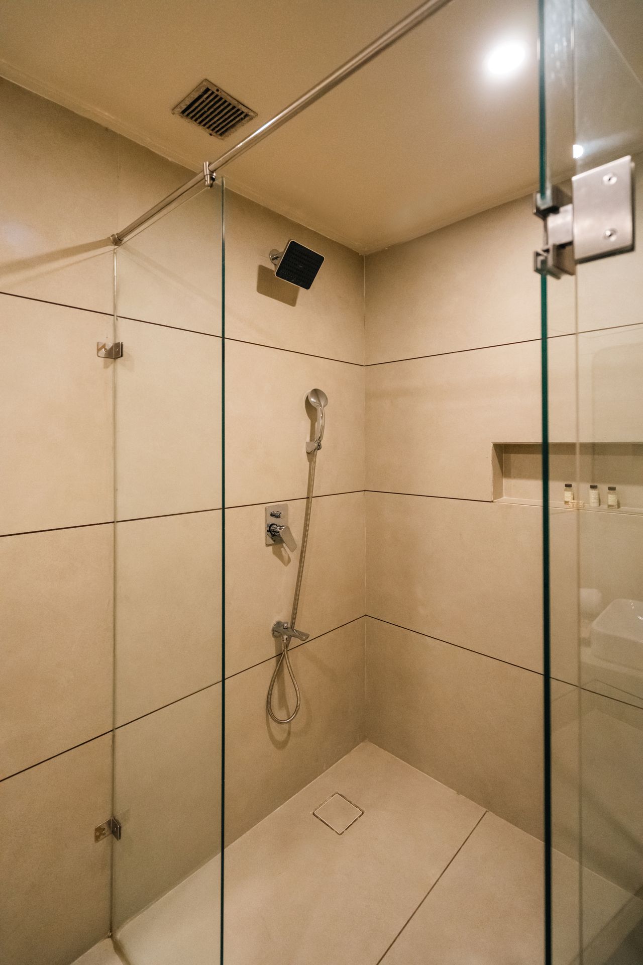 Bathtub Suite
